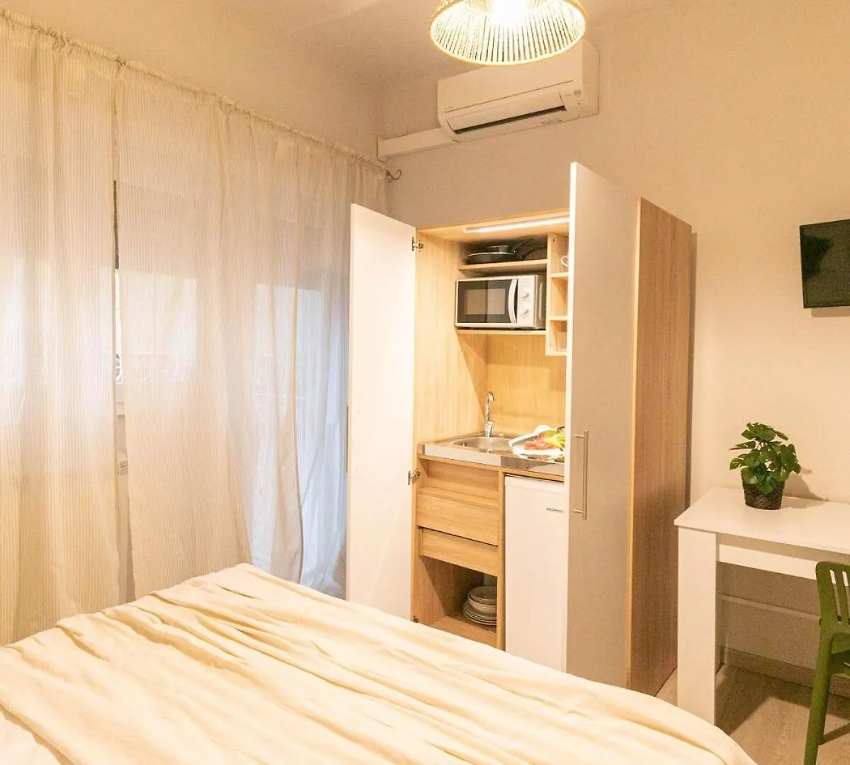 Dafne Room Wonderful Apt With Terrace Rome Apartment